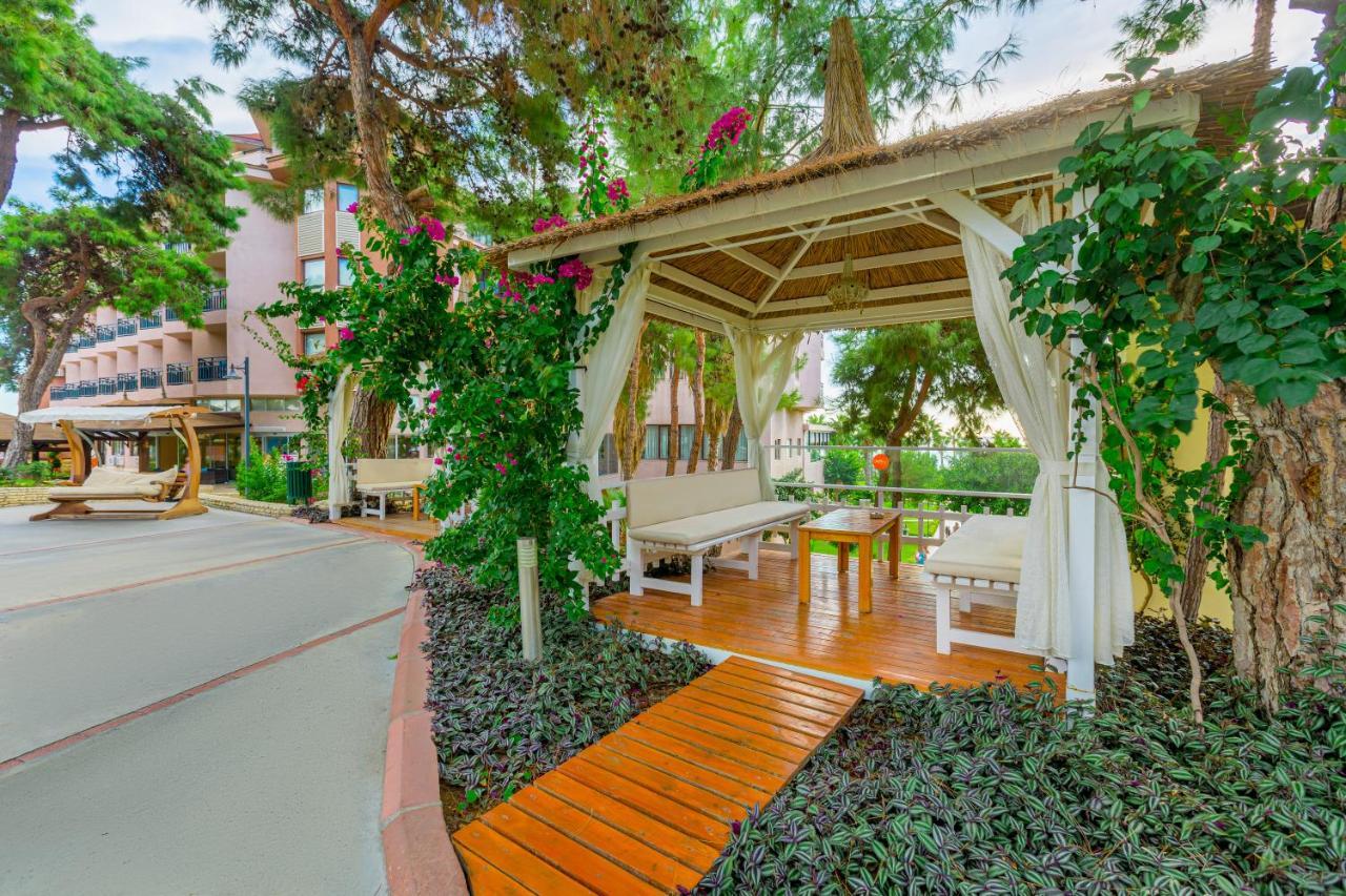Justiniano Club Park Conti Окурджалар