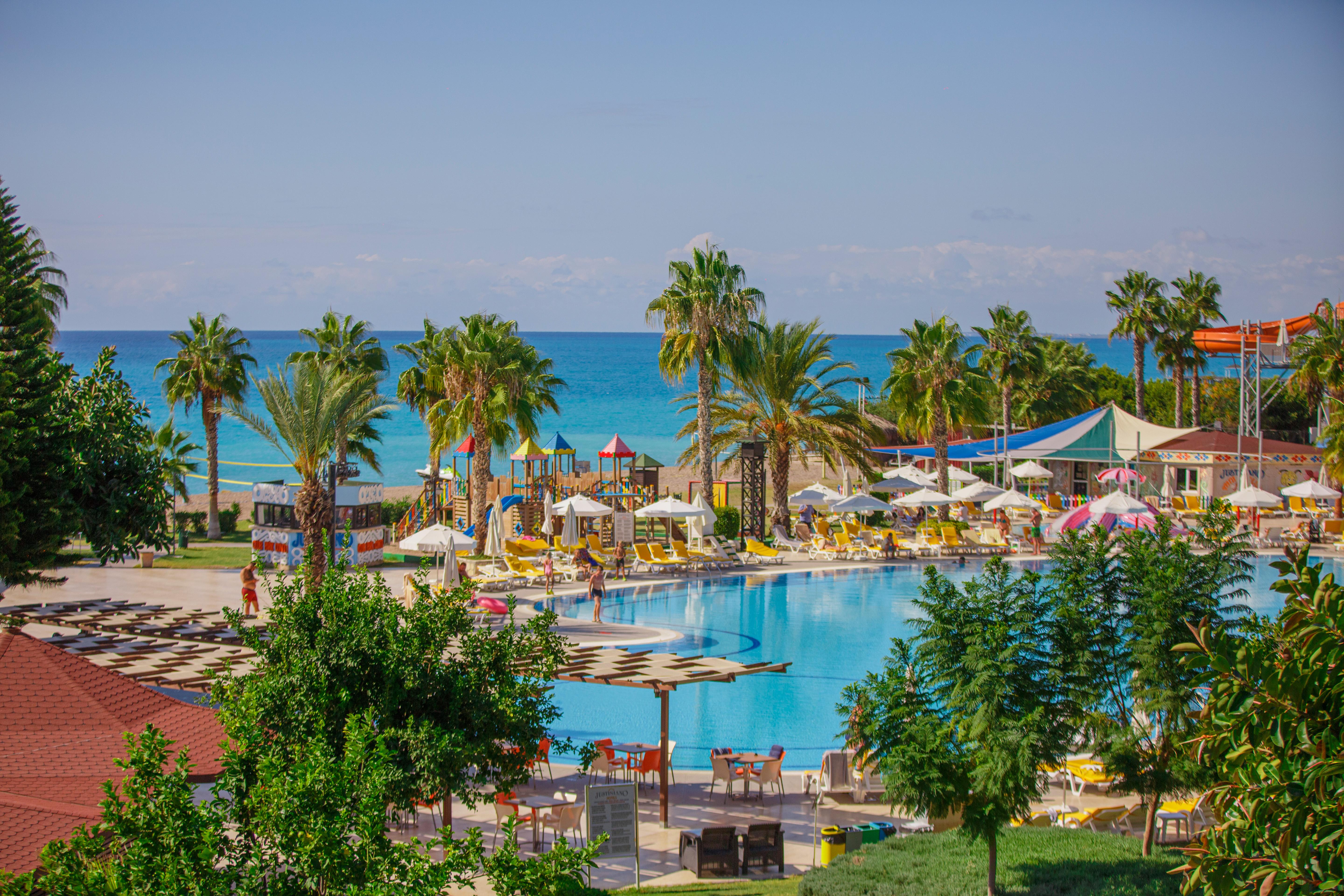 Курортний комплекс Justiniano Club Park Conti Окурджалар